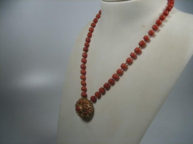 Antiek ketting bloedkoraal met 14 karaat gouden hanger 1880, Verzenden, Goud, Hanger, Met edelsteen