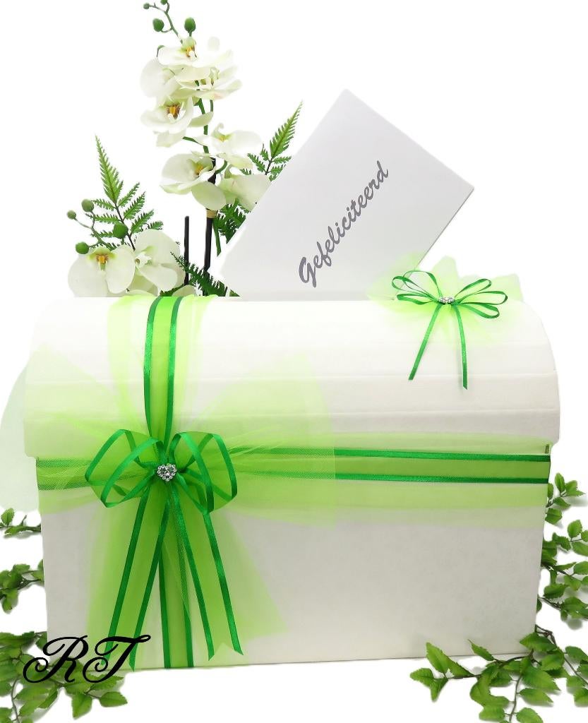 Zeer mooie enveloppendoos is versierd met licht groene tule., Ophalen of Verzenden, Nieuw, Feestartikel, Geboorte of Huwelijk