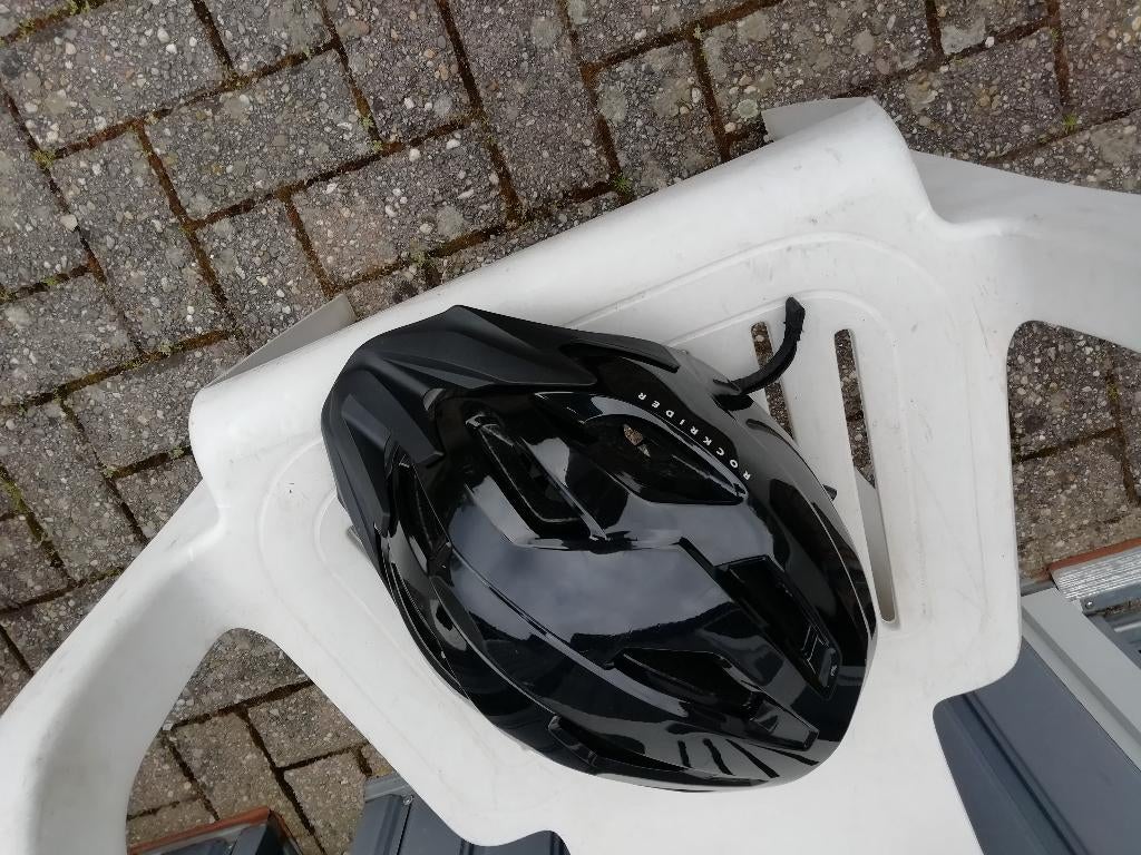 Fetshelmen 1 x Lazer & 1 x Decathlon beiden in nieuwstaat, Ophalen, Btwin / Decathlon, Zo goed als nieuw, L