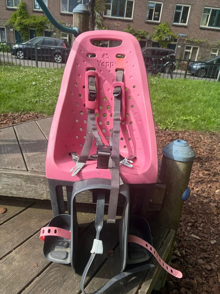 Yepp fietsstoel roze achterop de fiets - Gebruikt, Fietsen en Brommers, Fietsaccessoires | Fietsstoeltjes, Ophalen of Verzenden