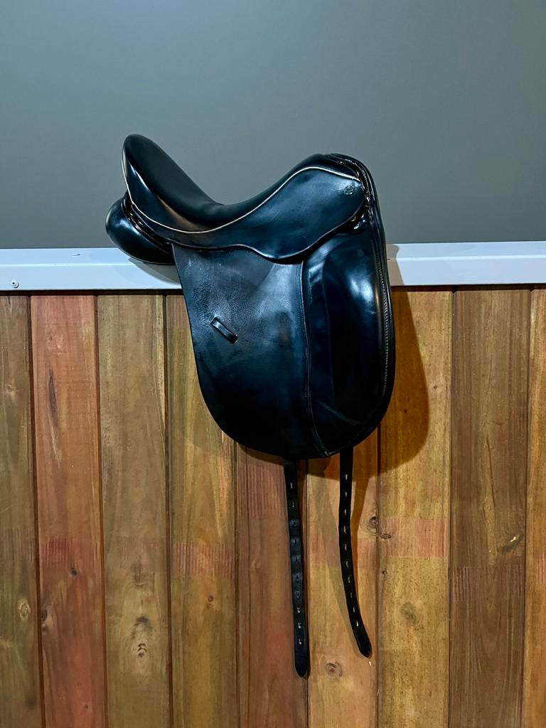 KM zadel model Olympic - 16,5 inch, Dieren en Toebehoren, Paarden en Pony's | Zadels, Ophalen of Verzenden, Zo goed als nieuw