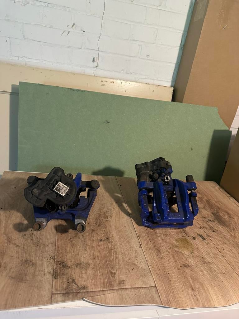 VW Golf 8 R Elektronische Remklauw Rechts-achter linksachter, Ophalen of Verzenden