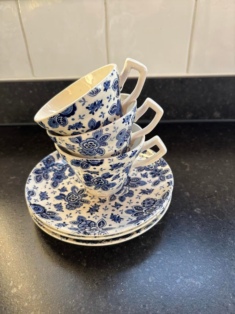 Kop en schotels Beatrix servies Ceramique societe Maestricht, Gebruikt, Keramiek, Ophalen of Verzenden, Overige stijlen