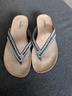 Helemaal nieuw! Dames Zwarte slippers met steentjes, maat 39, Slippers, Zwart, Nieuw, Ophalen of Verzenden