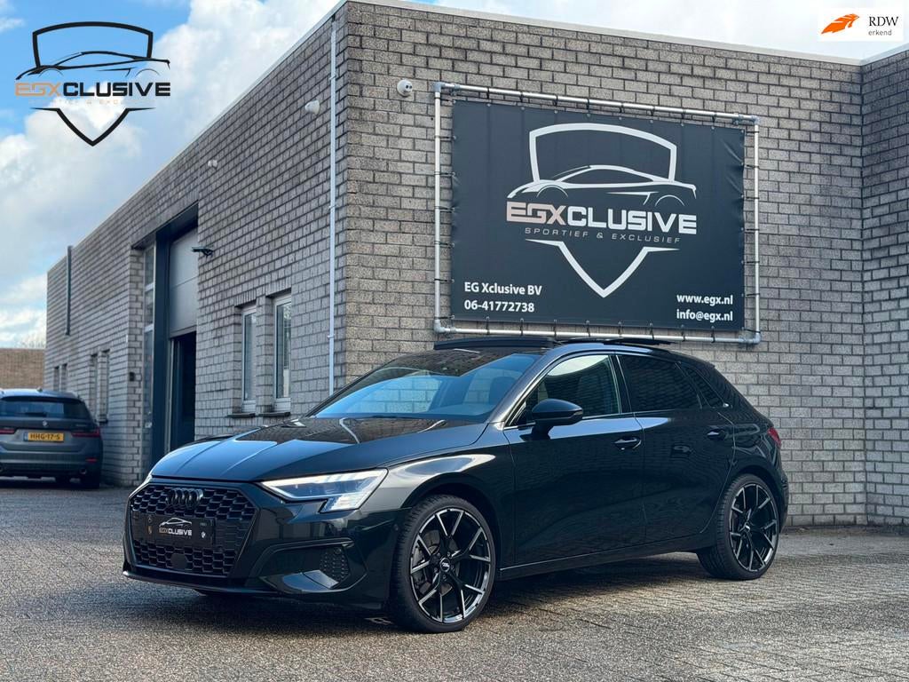 Audi A3 Sportback 35 TFSI S edition PANO/CAMERA/RS Stoelen, 4 cilinders, 150 pk, Zwart, Leder