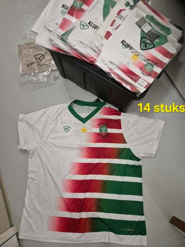Partij Suriname Voetbaltenues - 14 shirts diverse maten, Groter dan maat XL, Ophalen of Verzenden, Nieuw, Shirt