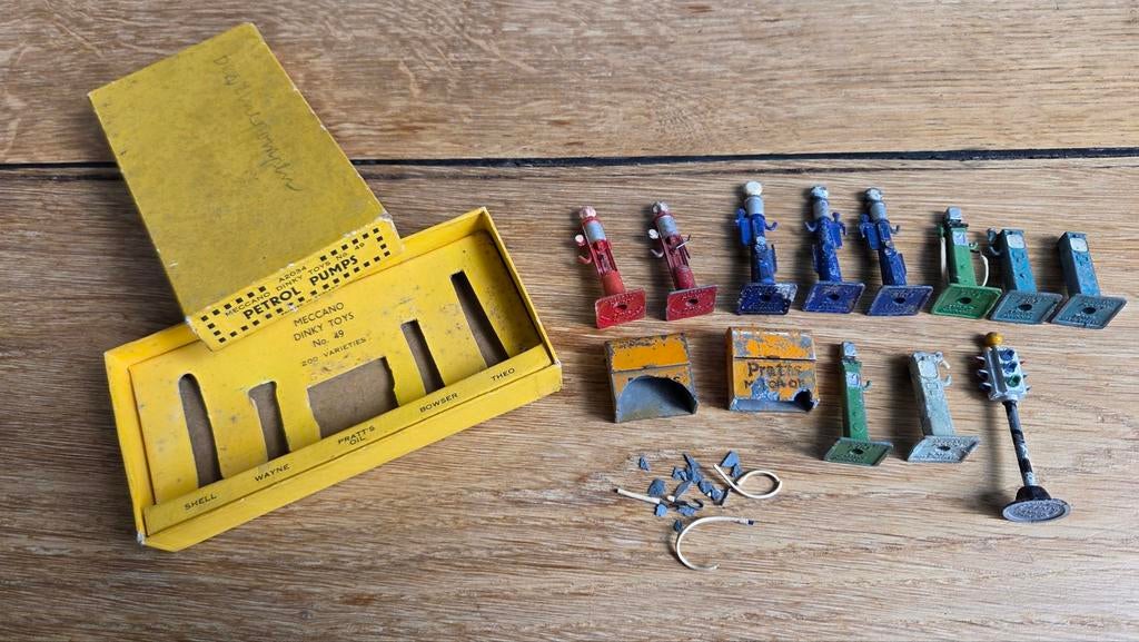 Oude vooroorlogse Dinky Toys bezinepomp 49 gas station, Ophalen of Verzenden, Gebruikt, Overige typen, Dinky Toys