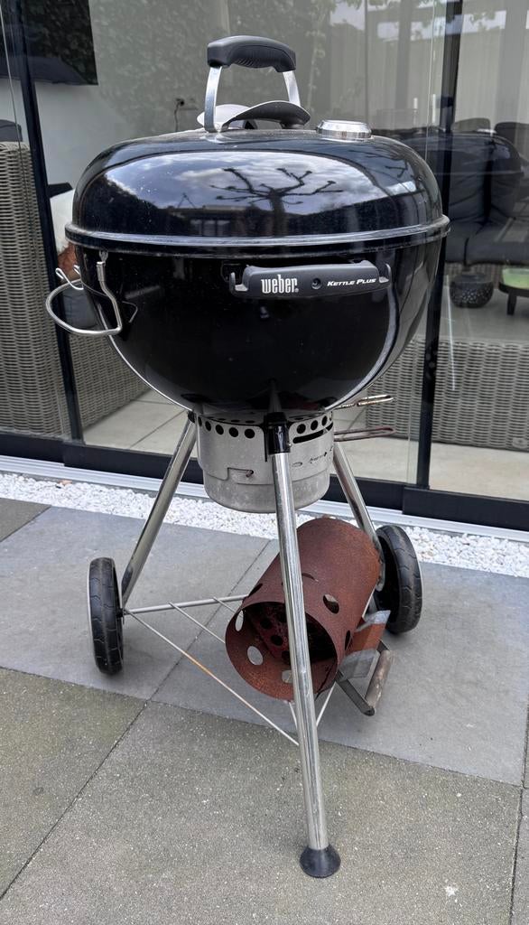 Weber Kettle Plus BBQ 47 cm, Tuin en Terras, Houtskoolbarbecues, Ophalen, Gebruikt, Met accessoires