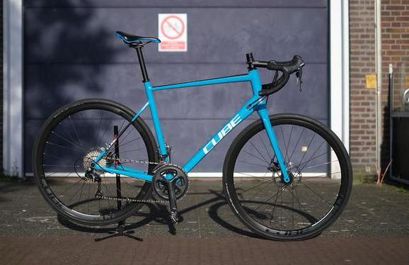 Cube Attain Race (veel NIEUWE onderdelen), Aluminium, Zo goed als nieuw, 57 tot 61 cm, Meer dan 20 versnellingen