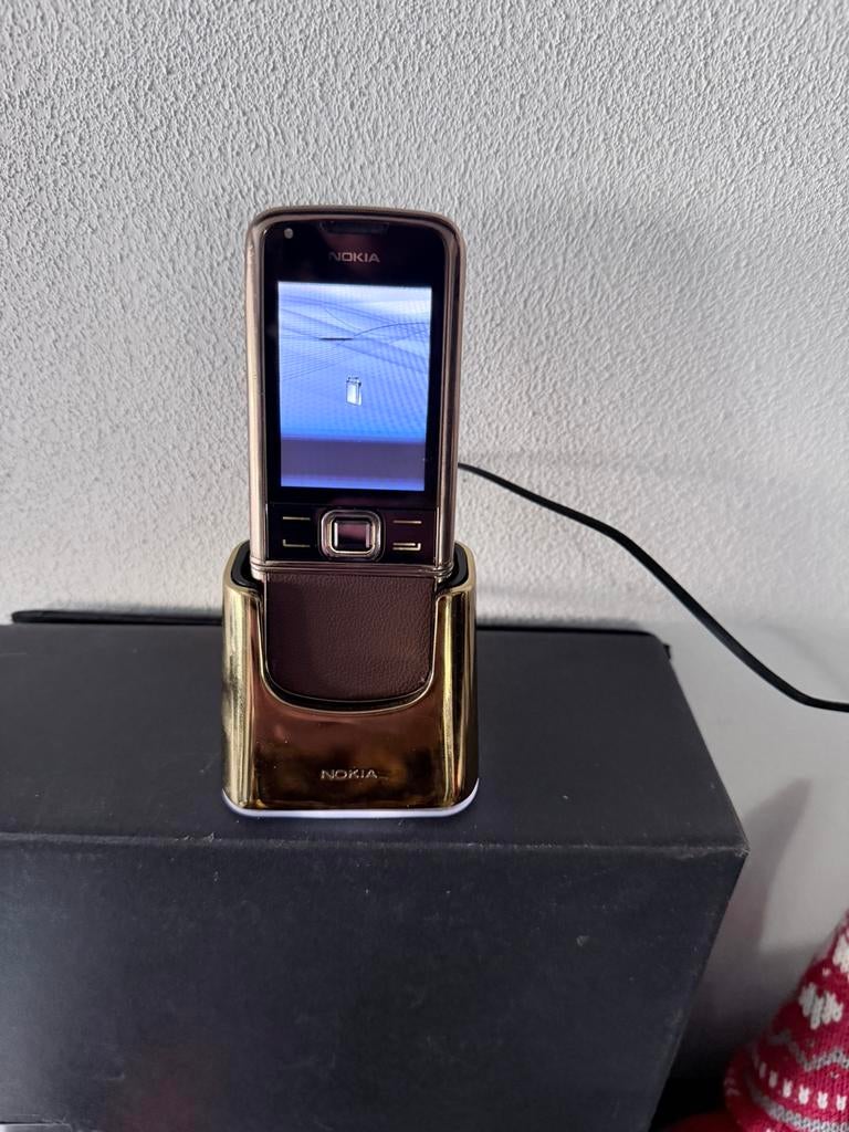 Nokia 8800 Arte 24 Karaat Goud Limited Editie Nieuw in Dock, Ophalen of Verzenden, Zo goed als nieuw, Zonder abonnement, Zonder simlock