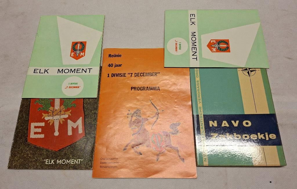 Diverse boekjes NAVO en andere zaken. (7), Verzamelen, Militaria | Algemeen, Ophalen of Verzenden, Landmacht, Nederland, Boek of Tijdschrift