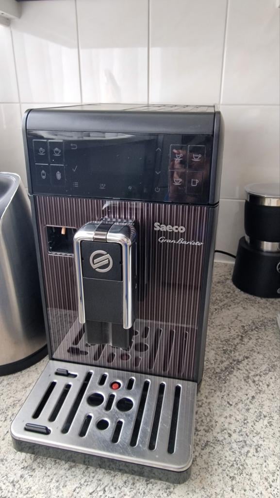 Kleur zwart/ grijs .melkkan is ook netjes  aanwezig ., Ophalen of Verzenden, Espresso apparaat