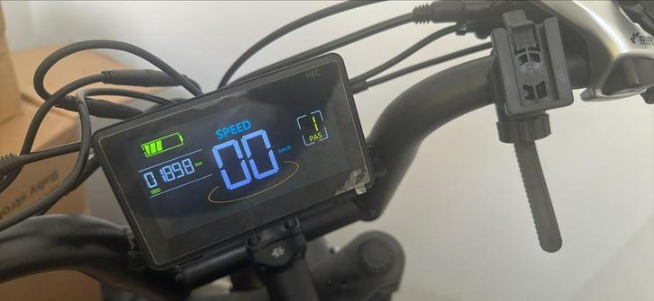 Stoere E-bike met dikke banden en comfortabel zadel, Fietsen en Brommers, Elektrische fietsen, Zo goed als nieuw, Overige merken