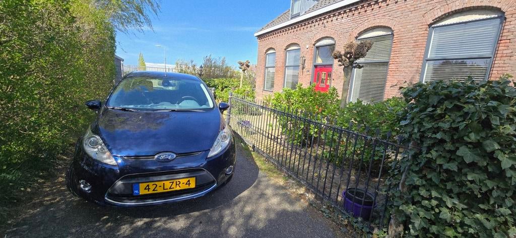 Ford Fiësta 1.4 71KW 5DR 2010 Blauw veel nieuwe onderdelen, Auto's, Voorwielaandrijving, 40 €/maand, Blauw, Origineel Nederlands