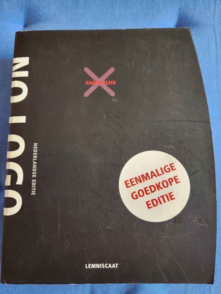 Naomi Klein - No logo, Gelezen, Naomi Klein, Ophalen of Verzenden, Nederland