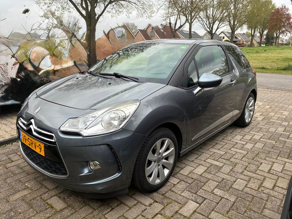 Citroën DS3 1.6 Hdif 2011 Grijs, Auto's, Citroën, Voorwielaandrijving, 28 km/l, 4 cilinders, Origineel Nederlands