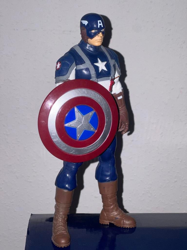 Captain America actiefiguur met schild, Ophalen of Verzenden, Zo goed als nieuw