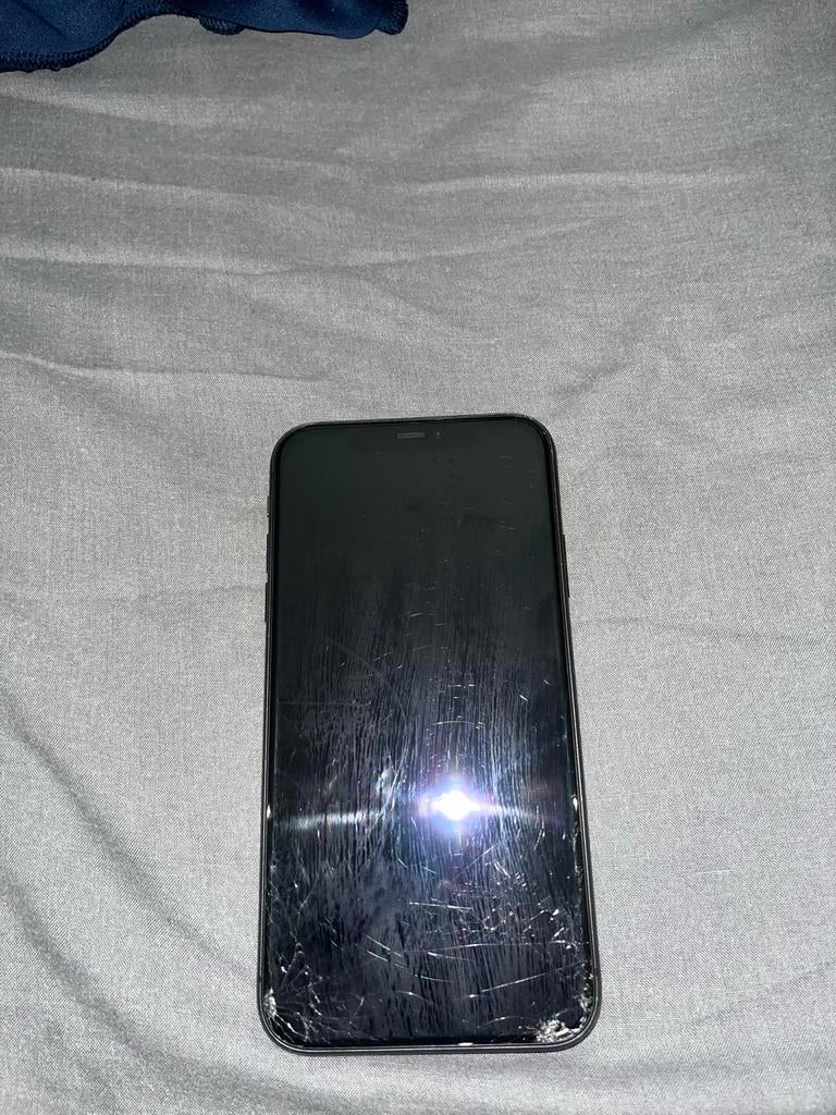 Apple iPhone 11 met lichte schade, Zwart, IPhone 11, Zonder simlock, Zonder abonnement