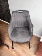4 eetkamer stoelen met wieltjes, Huis en Inrichting, Stoelen, Ophalen, Zo goed als nieuw, Grijs, Vier