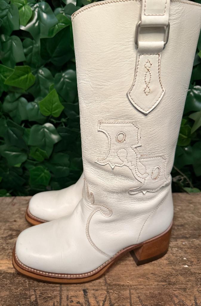 prachtige vintage blokhak laarzen van Sancho maat 38, Kleding | Dames, Schoenen, Hoge laarzen, Wit, Sancho, Ophalen of Verzenden