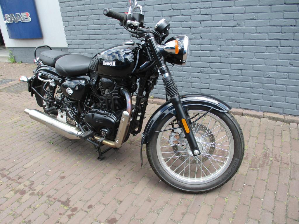 Benelli Tour Imperiale 400, Motoren, Info@tingaauto.nl, 374 cc, Lutjebroek
1111aa  Kaatsheuvel, Toermotor