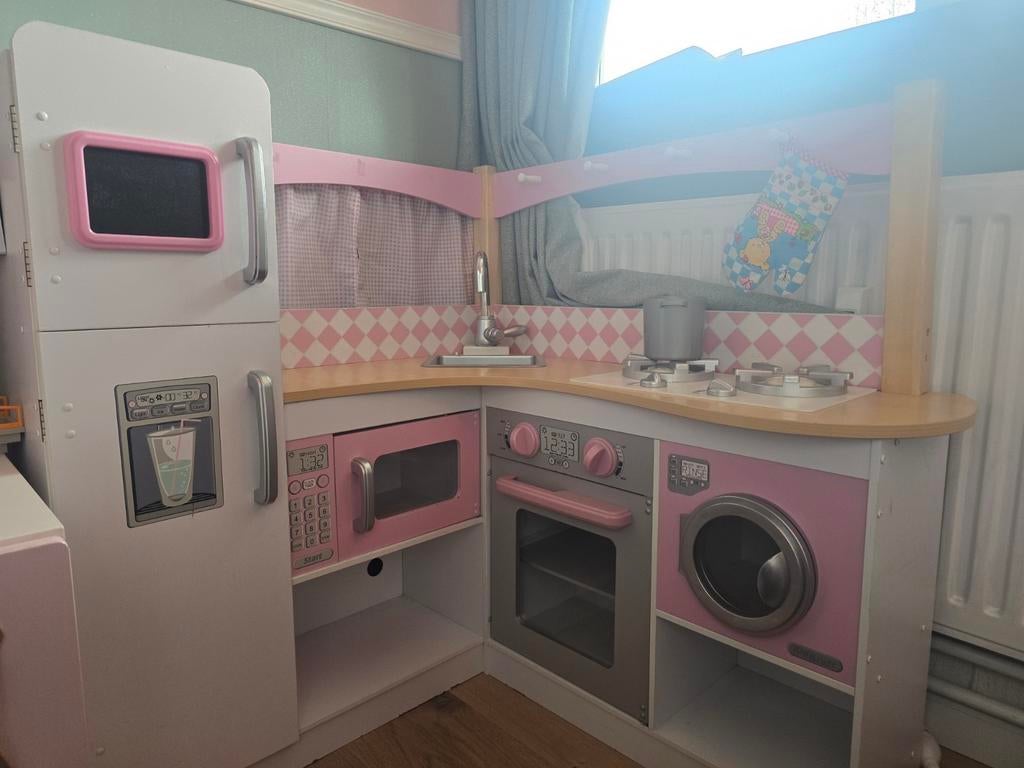 Kidkraft Speelkeuken met accessoires, Kinderen en Baby's, Speelgoed | Speelkeukens, Gebruikt, Speelkeuken, Hout, Ophalen