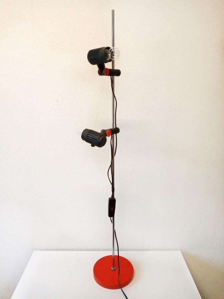 Retro oranje vloerlamp met 2 spots, Huis en Inrichting, Lampen | Vloerlampen, Ophalen, Gebruikt, 100 tot 150 cm, Metaal