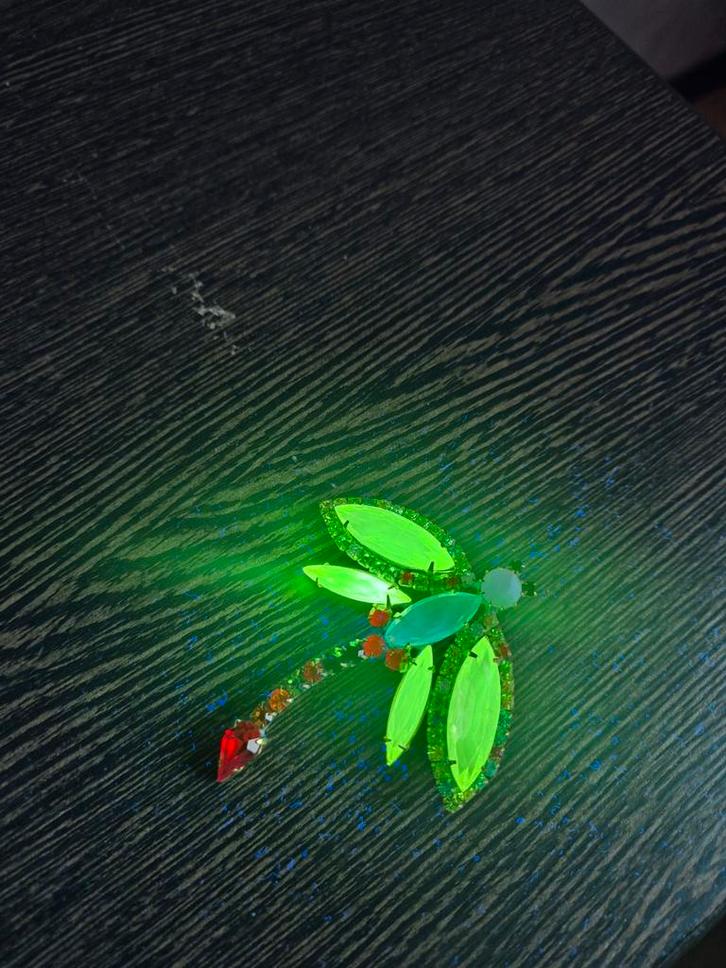 Vintage Handgemaakte Uranium Broche Libelle, Sieraden, Tassen en Uiterlijk, Broches, Gebruikt, Overige materialen, Groen, 4 tot 7 cm