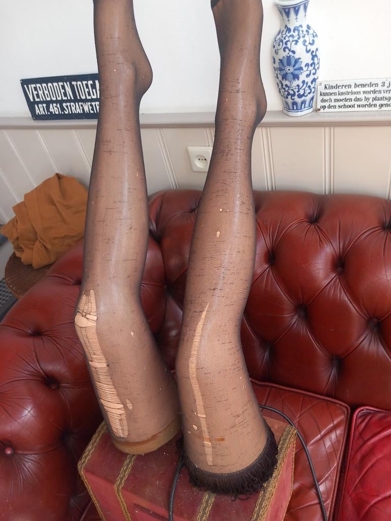 Reklame attribuut uit kousen winkel, Antiek en Kunst, Ophalen of Verzenden