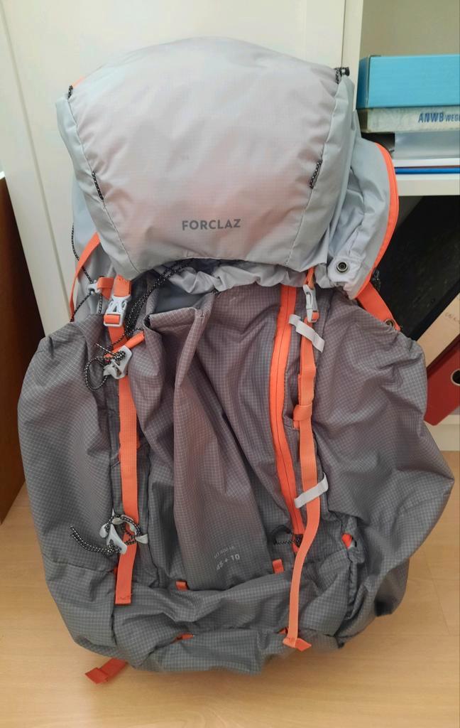 Trekking rugzak Forclaz mt 900, Sport en Fitness, Bergsport en Wandelen, Zo goed als nieuw, Rugzak, Ophalen