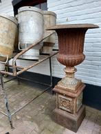 Gietijzeren vaas op sokkel, Tuin en Terras, Tuinvazen, Ophalen