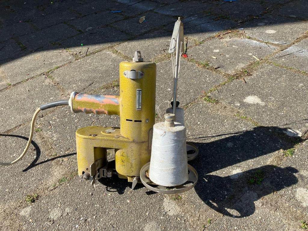 Antieke juttenzakken naaimachine - Vintage zakkennaaier, Antiek en Kunst, Antiek | Naaimachines, Ophalen of Verzenden