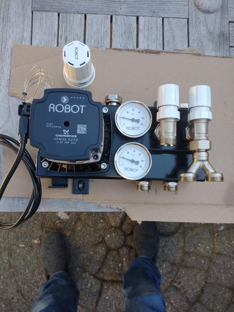 Robot vloerverwarming verdeler met Grundfos pomp, Doe-het-zelf en Verbouw, Minder dan 30 cm, Overige typen, Minder dan 60 cm, Ophalen of Verzenden