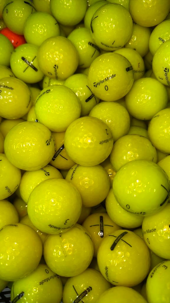 Taylormade distance golfballen geel 50 stuks, Ophalen of Verzenden, Zo goed als nieuw, Bal(len)