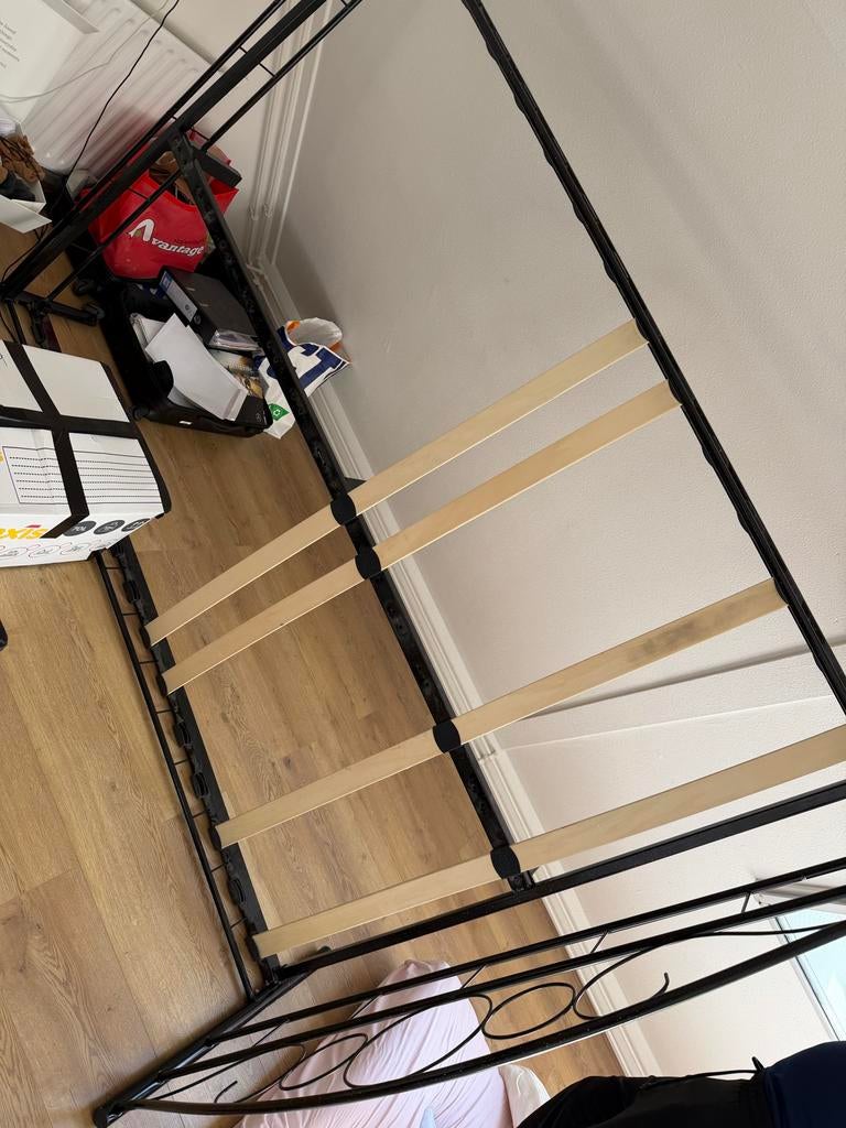 Gratis bed (zonder matras), Huis en Inrichting, Ophalen, Gebruikt, Zwart, Tweepersoons