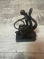 Bronzen beeldje van muzikant met cello, Ophalen of Verzenden, Zo goed als nieuw, Mens