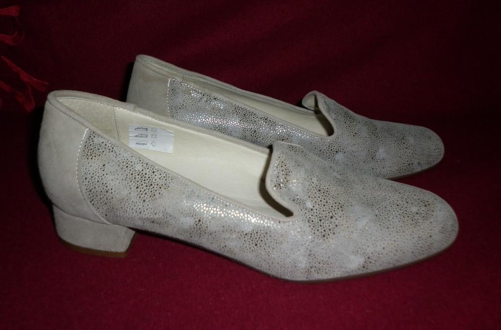 pumps met laag hakje maat 39,5 merk : Poccopazza, Kleding | Dames, Schoenen, Pumps, Nieuw, Ophalen of Verzenden, Grijs