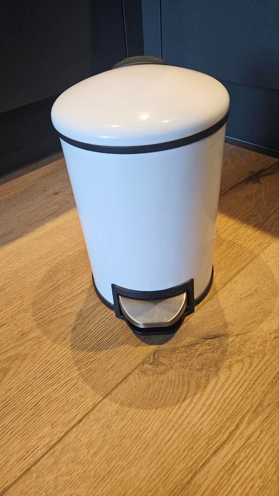 Wit prullenbakje met soft close deksel, Minder dan 10 liter, Ophalen, Kunststof, Minder dan 50 cm