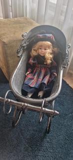 Antieke kinderwagen met of zonder porselein pop, Ophalen