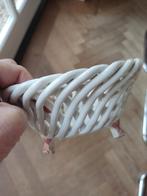 Bassano aardewerk mandje Italië wit met roze pootjes, Ophalen of Verzenden