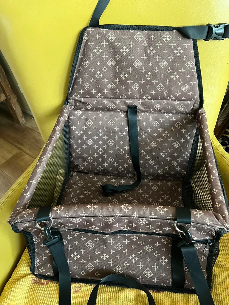 Auto honden mandje kan vast + zijn riem kan vast in de mand, Dieren en Toebehoren, Ophalen of Verzenden