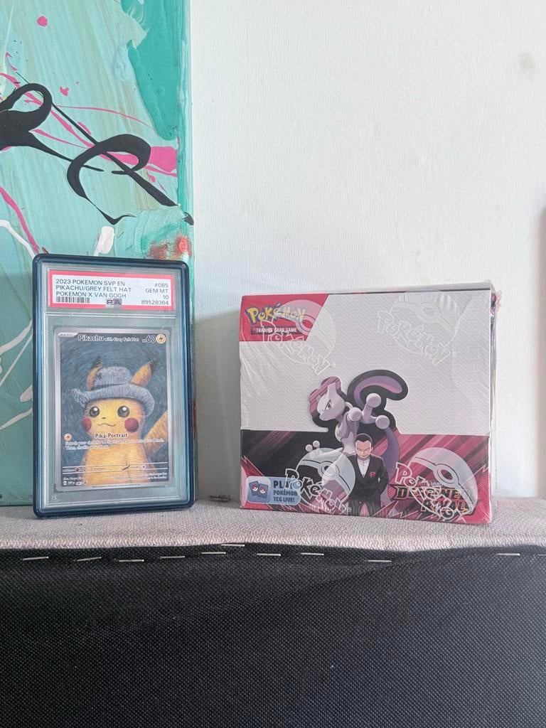 Pokémon Pikachu met Grijze Vilten Hoed (Van Gogh) PSA 10, Ophalen of Verzenden, Nieuw, Losse kaart