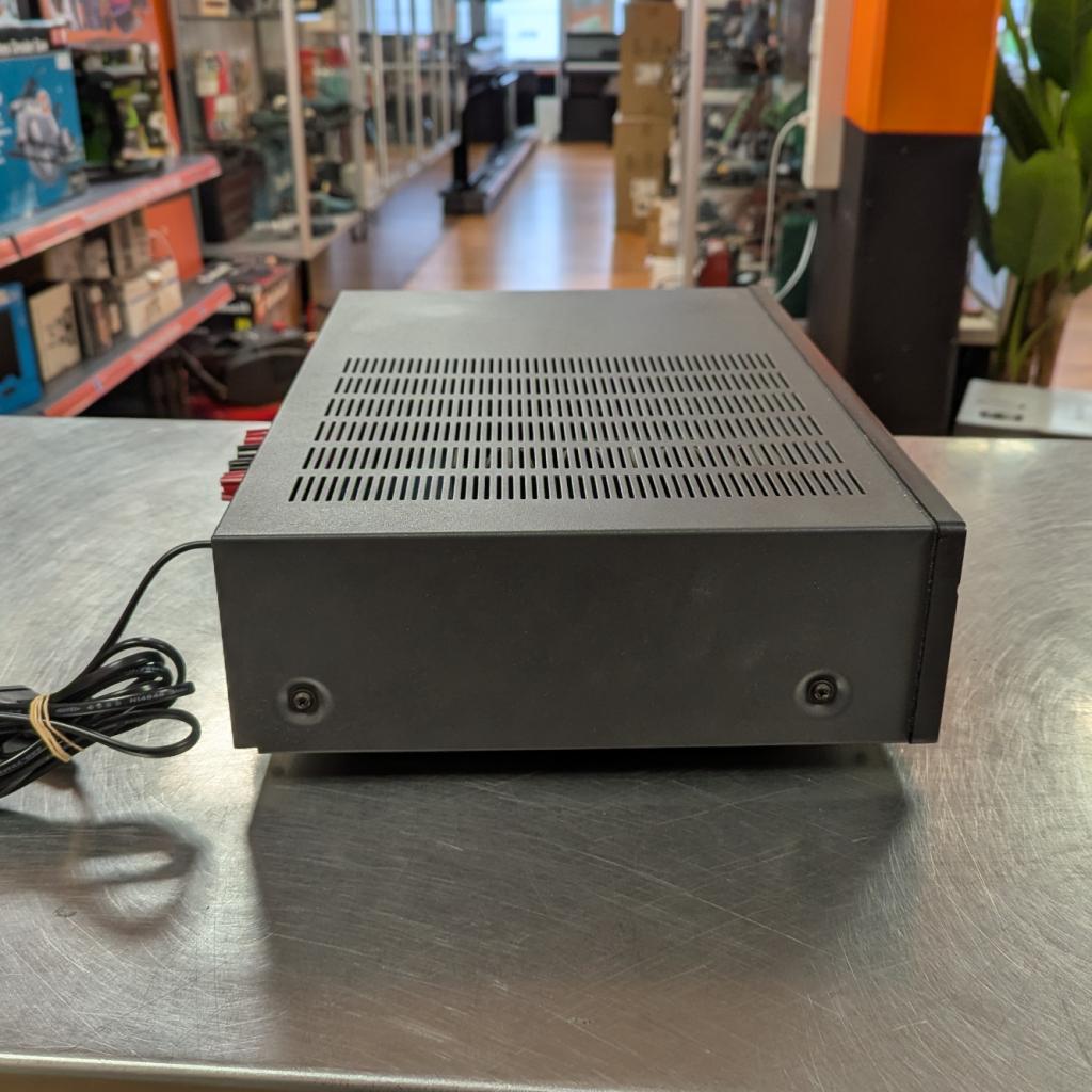 NAD C 320BEE Stereo geïntegreerde versterker, NAD, Zo goed als nieuw, Info@nadelectronics.com, NAD Electronics
633 Granite Court
Pickering, Ontario L1W 3K1
Canada