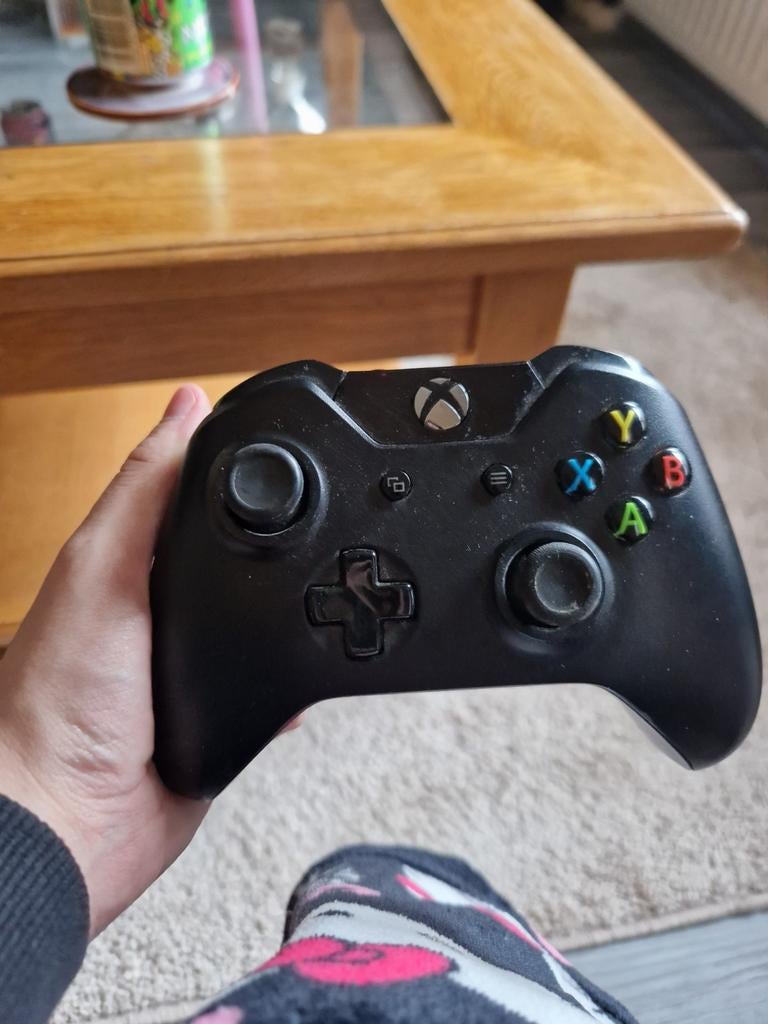 Xbox controllers ze doen nog maar moeten gefixt worden, Ophalen of Verzenden
