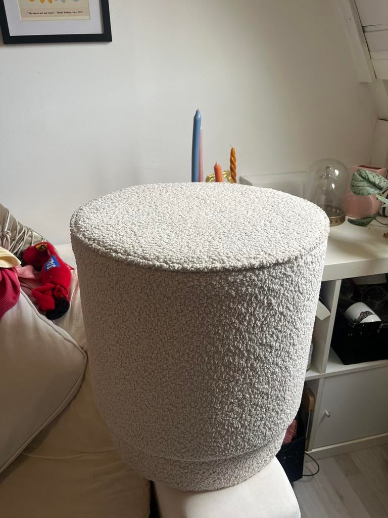 Beige/creme kleurige teddy poef sissy boy, Huis en Inrichting, Banken | Voetenbanken en Poefen, Ophalen, Zo goed als nieuw, Rond