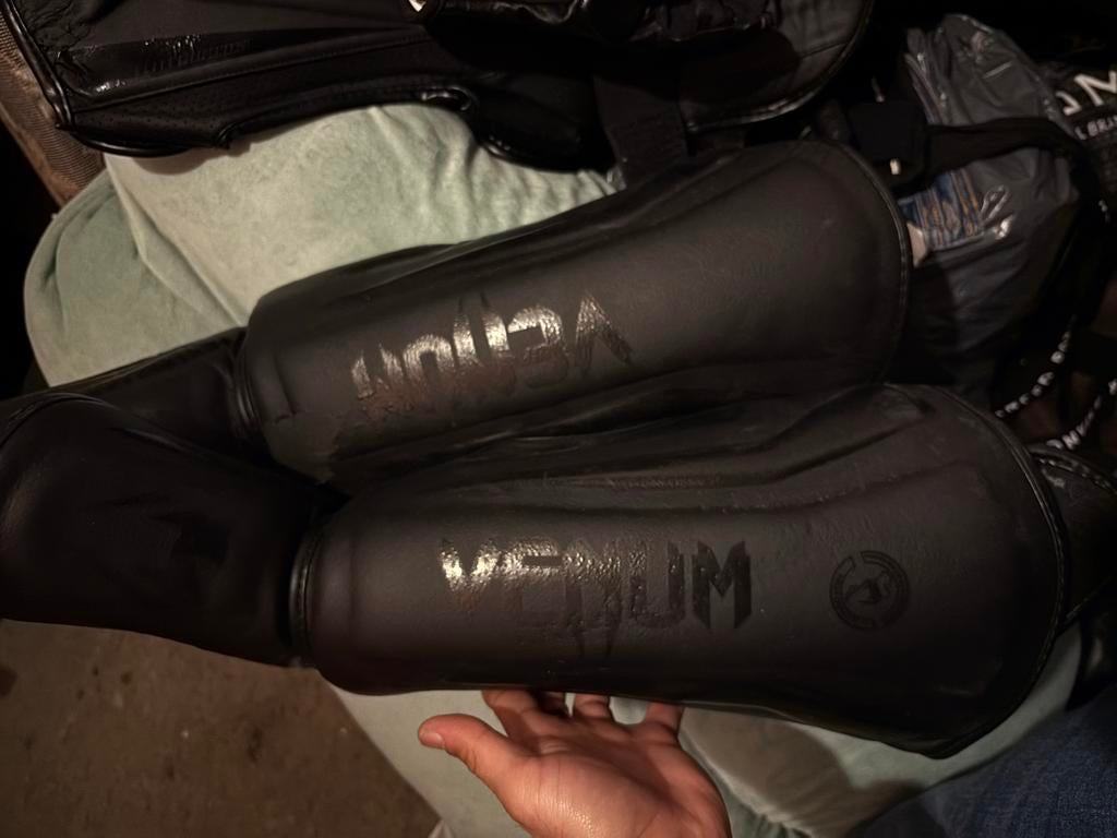 Kickboksen Scheenbeschermers - Venum, Gebruikt, Overige, Vechtsportbescherming, Maat L