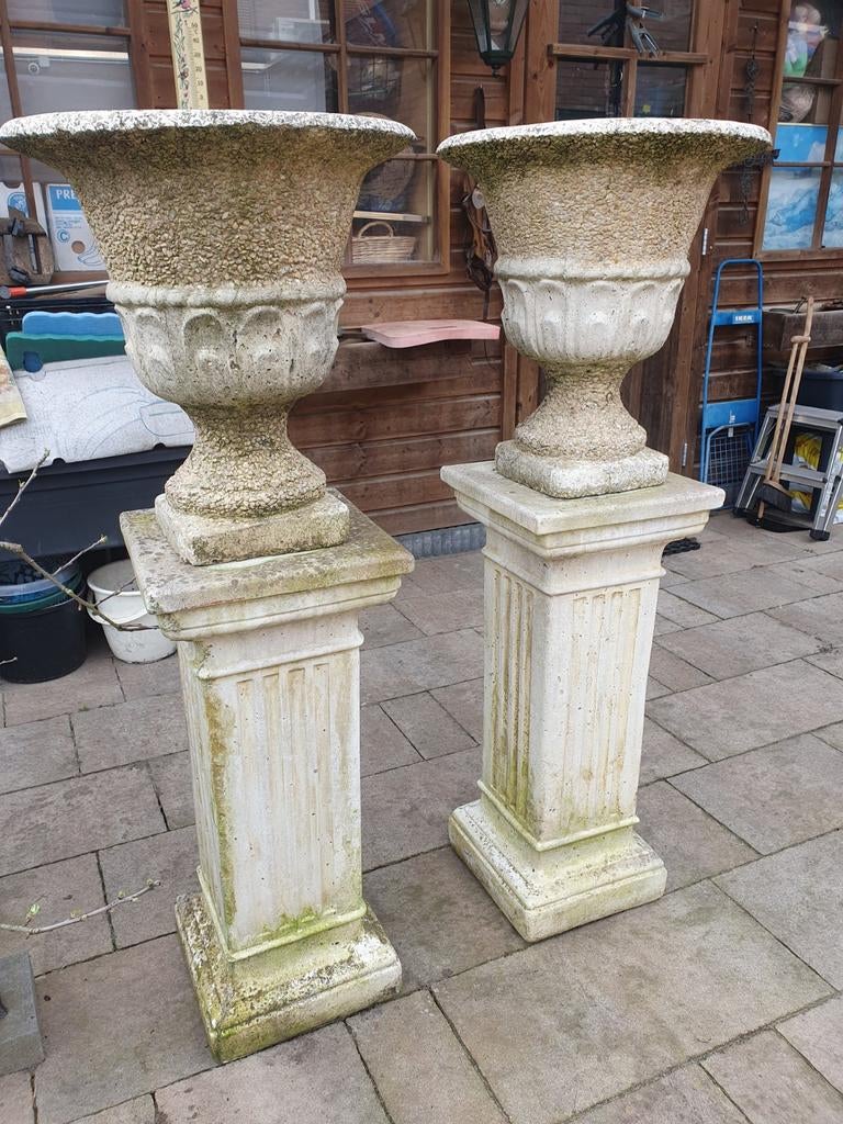 Tuinvazen OF leeuwen op pilaar  € 95,=, Ophalen, Gebruikt