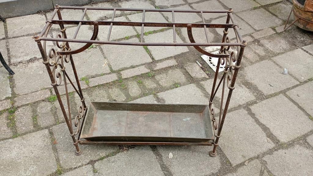 Paraplu/ wandelstok bak, Ophalen