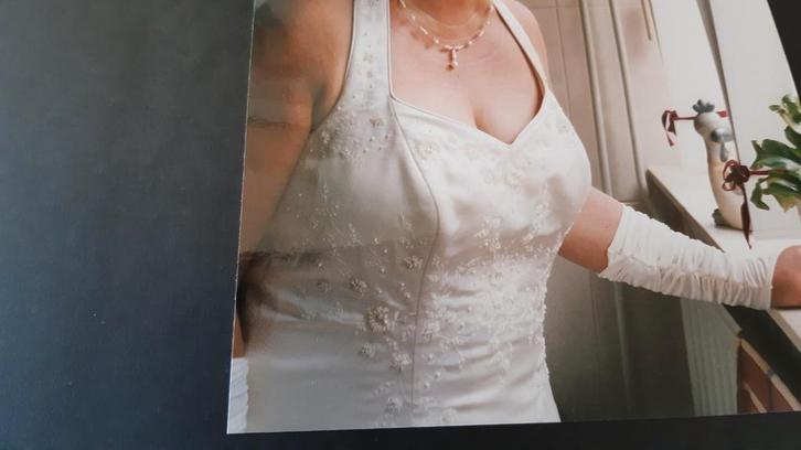 Mooie ivoorkleurige (gebroken wit ) halter bruidsjapon, Kleding | Dames, Trouwkleding en Trouwaccessoires, Trouwjurk, Ophalen