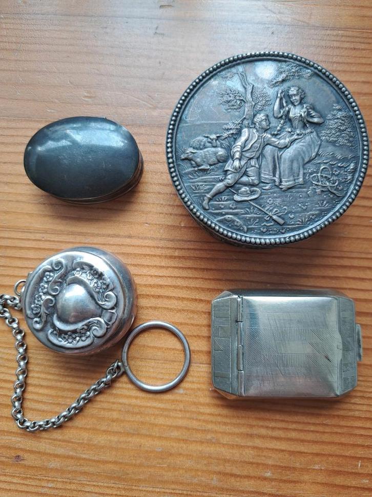 Antieke zilveren doosjes, Antiek en Kunst, Antiek | Goud en Zilver, Zilver, Ophalen of Verzenden